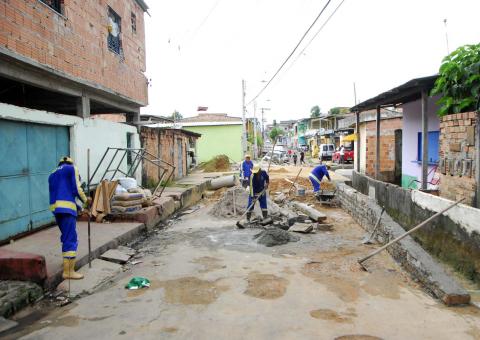 Prefeitura realiza drenagem e pavimentação asfáltica em zonas da cidade